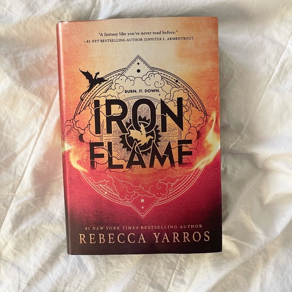 Iron Flame (The Empyrean Book 2) by Rebecca Yarros Limited Edition - Picture 1 of 6